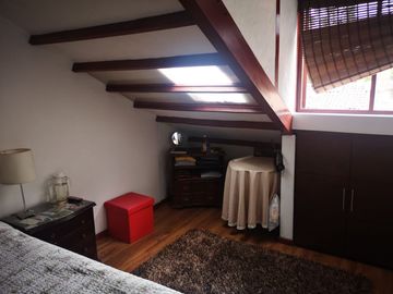 Venta Hermosa y amplia casa, con parque y rio!