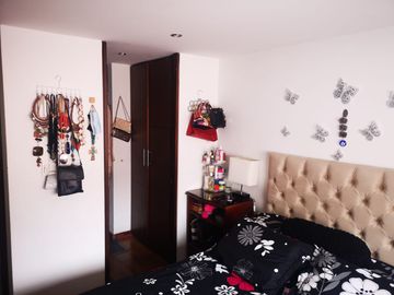 Venta Hermosa y amplia casa, con parque y rio!