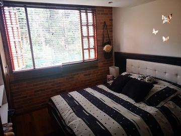 Venta Hermosa y amplia casa, con parque y rio!
