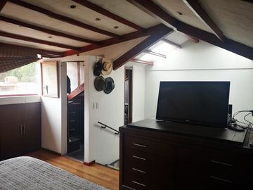 Venta Hermosa y amplia casa, con parque y rio!