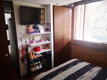 Venta Hermosa y amplia casa, con parque y rio!