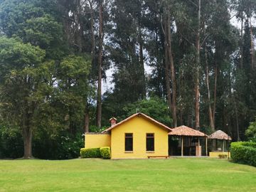 Venta Hermosa y amplia casa, con parque y rio!