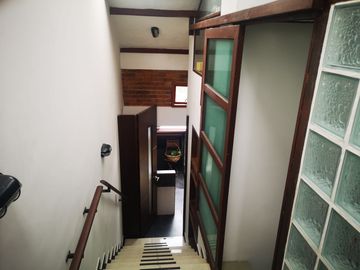 Venta Hermosa y amplia casa, con parque y rio!