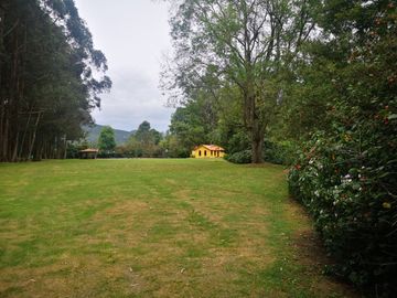 Venta Hermosa y amplia casa, con parque y rio!