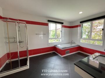 House for sale in Soi Bearing 58/6, price 21,800,000 Baht