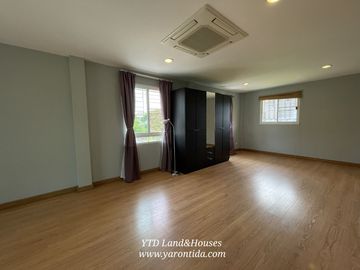 House for sale in Soi Bearing 58/6, price 21,800,000 Baht