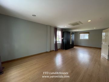 House for sale in Soi Bearing 58/6, price 21,800,000 Baht