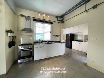 House for sale in Soi Bearing 58/6, price 21,800,000 Baht