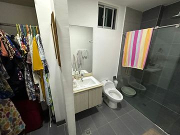 Casa en villa campestre en venta! 3 habitaciones con baño. Pisos de marmol. Moderna y lujosa.
