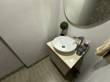 Casa en villa campestre en venta! 3 habitaciones con baño. Pisos de marmol. Moderna y lujosa.