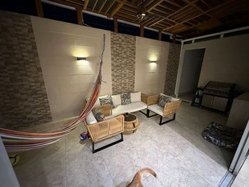 Casa en villa campestre en venta! 3 habitaciones con baño. Pisos de marmol. Moderna y lujosa.