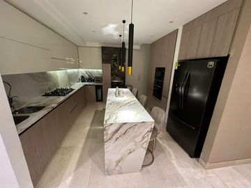Casa en villa campestre en venta! 3 habitaciones con baño. Pisos de marmol. Moderna y lujosa.