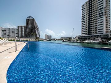 Departamento en cancún de 3 recamras en venta con vista al mar