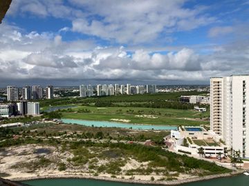 Departamento en cancún de 3 recamras en venta con vista al mar