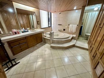 Amplio apartamento en venta en barranquilla Alto prado para remodelar