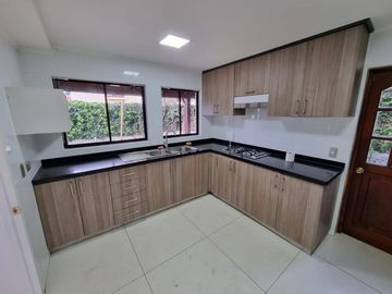BROKER BOSQUES LIQUIDA 4D-4B-2EST-PISCINA