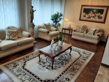 Casa rentera de venta en Jardines del Valle, 2 departamentos, una suit, terreno