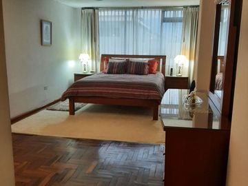 Casa rentera de venta en Jardines del Valle, 2 departamentos, una suit, terreno