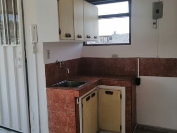 Casa rentera de venta en Jardines del Valle, 2 departamentos, una suit, terreno