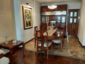 Casa rentera de venta en Jardines del Valle, 2 departamentos, una suit, terreno