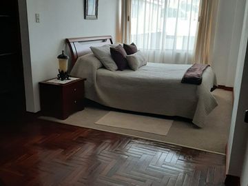 Casa rentera de venta en Jardines del Valle, 2 departamentos, una suit, terreno