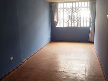 VIVE A UN PASO DE TODO EN URB. TUPAC AMARU - LA VICTORIA!!.. EXCLUSIVA CASA DE 2 PISOS Y AZOTEA (mmartinez lima1)