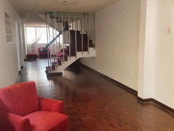VIVE A UN PASO DE TODO EN URB. TUPAC AMARU - LA VICTORIA!!.. EXCLUSIVA CASA DE 2 PISOS Y AZOTEA (mmartinez lima1)
