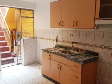 VIVE A UN PASO DE TODO EN URB. TUPAC AMARU - LA VICTORIA!!.. EXCLUSIVA CASA DE 2 PISOS Y AZOTEA (mmartinez lima1)