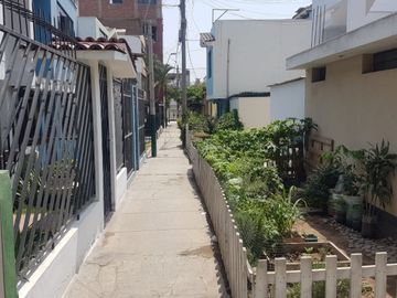 VIVE A UN PASO DE TODO EN URB. TUPAC AMARU - LA VICTORIA!!.. EXCLUSIVA CASA DE 2 PISOS Y AZOTEA (mmartinez lima1)