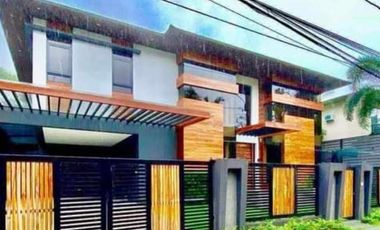 Luxury Living Awaits! Explore this Exquisite 4-Bedroom– A Masterpiece by Award-Winning Architect Michael Paul Peña. With Unparalleled Features and Ele