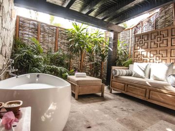 Residencia con alberca infinity privada, jacuzzi, jardín, terraza y bbq area Pacific Ocean, Cabo San Lucas.