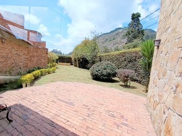 CHÍA- CASA CAMPESTRE ESPECTACULAR