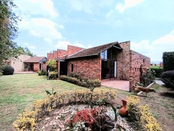 CHÍA- CASA CAMPESTRE ESPECTACULAR