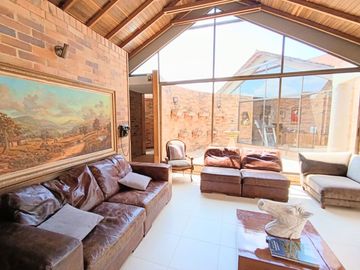 CHÍA- CASA CAMPESTRE ESPECTACULAR
