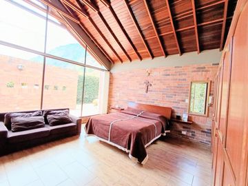 CHÍA- CASA CAMPESTRE ESPECTACULAR