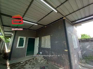 บ้านเดี่ยว หมู่บ้าน การเคหะคลองเก้า มีนบุรี เนื้อที่ 19.5 ตารางวา ซอยร่มเกล้า 7 ถนนนิมิตใหม่ แขวงสามวาตะวันออก เขตคลองสามวา กรุงเทพมหานคร