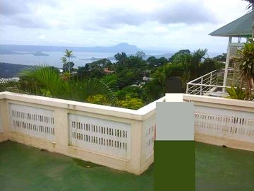 Pre-Owned Old House Overlooking Taal Lake in San Jose, Tagaytay City Cavite