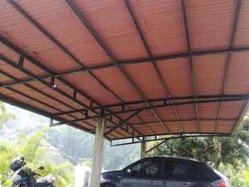 VENTA DE FINCA CAMPESTRE UBICADA EN UN LOTE DE 22.500 M2 DE LOS CUALES 15.000 M2 SON SEMIPLANOS, MANIZALES CALDAS