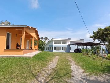 VENTA DE FINCA CAMPESTRE UBICADA EN UN LOTE DE 22.500 M2 DE LOS CUALES 15.000 M2 SON SEMIPLANOS, MANIZALES CALDAS