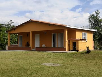 VENTA DE FINCA CAMPESTRE UBICADA EN UN LOTE DE 22.500 M2 DE LOS CUALES 15.000 M2 SON SEMIPLANOS, MANIZALES CALDAS