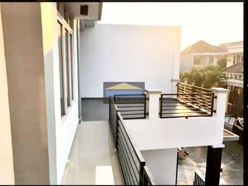 Rumah 2 Lantai Cantik Full Renov di Raffles Hills Cibubur P3.076/23