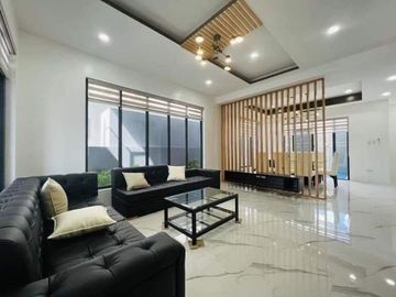 BRAND NEW SEMI-FURNISHED MODERN CHIC HOME NEAR CLARK AND ROCKWELL ANGELES CITY