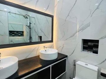 BRAND NEW SEMI-FURNISHED MODERN CHIC HOME NEAR CLARK AND ROCKWELL ANGELES CITY