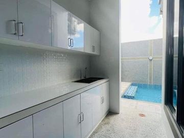 BRAND NEW SEMI-FURNISHED MODERN CHIC HOME NEAR CLARK AND ROCKWELL ANGELES CITY