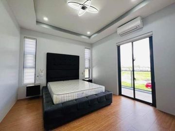 BRAND NEW SEMI-FURNISHED MODERN CHIC HOME NEAR CLARK AND ROCKWELL ANGELES CITY
