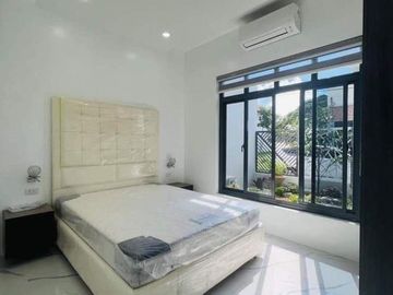 BRAND NEW SEMI-FURNISHED MODERN CHIC HOME NEAR CLARK AND ROCKWELL ANGELES CITY