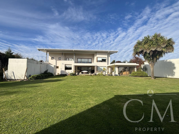 Amplia y hermosa casa en Condominio
