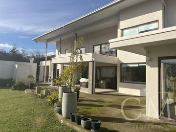 Amplia y hermosa casa en Condominio