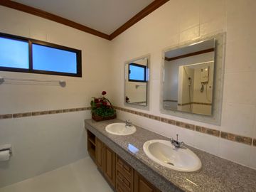 4 Bed house for sale in San Khampeang, Chiang Mai