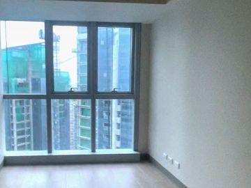 Condo for Sale in Uptown Parksuites, BGC, Taguig. 1Bedroom 1BR Nr. Uptown Mall, St. Lukes, BGC High Street